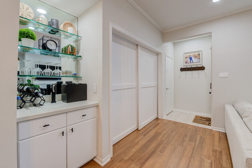 Building Photo - 704 Bering Dr