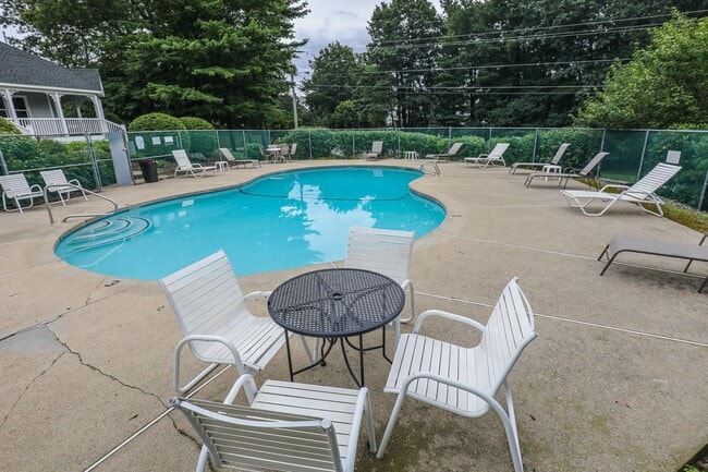 Building Photo - 5 Gleneagle Dr