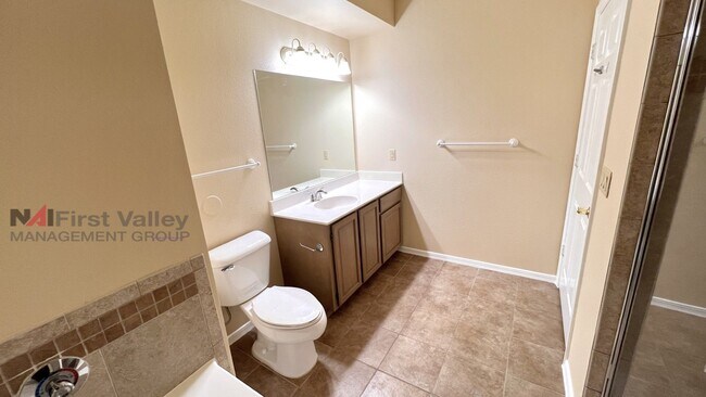 Building Photo - 2 Bedroom- 2 Bathroom Downstairs