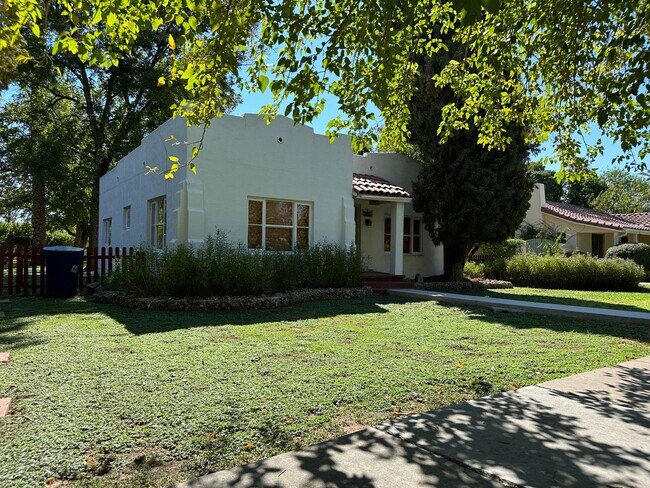 Building Photo - 1115 S Maple Ave