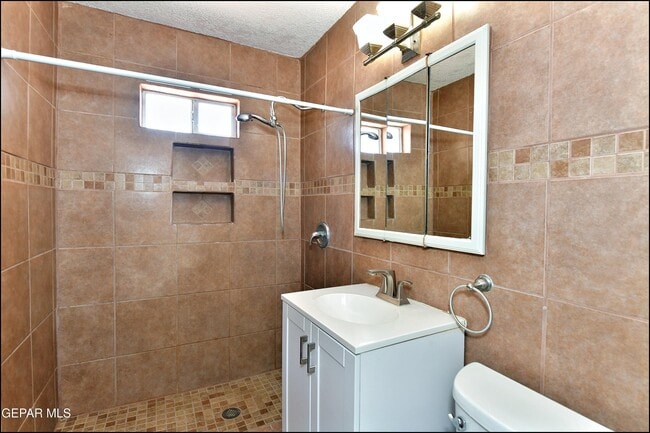 Building Photo - 10324 Newport Dr