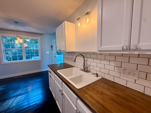 Building Photo - 1000 Meadowgreen Dr