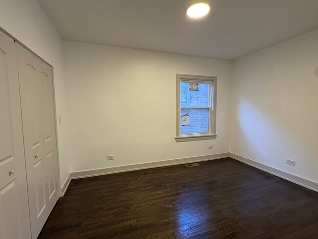 Building Photo - 7812 S Paxton Ave