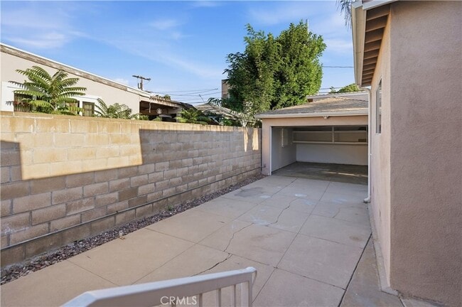 Building Photo - 10832 Huston St