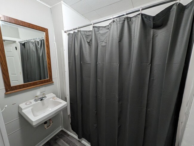 Building Photo - 518 W High St