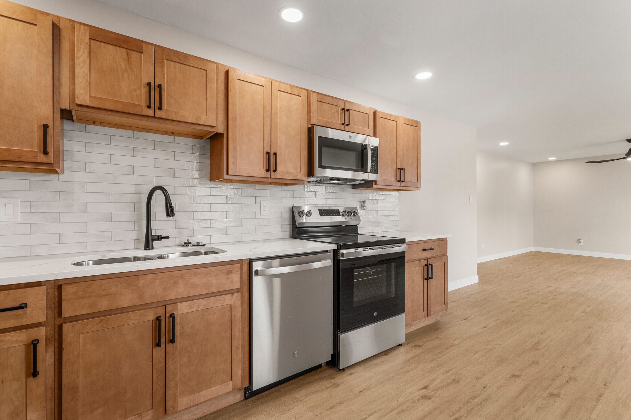 Building Photo - 1710 Crescent Dr