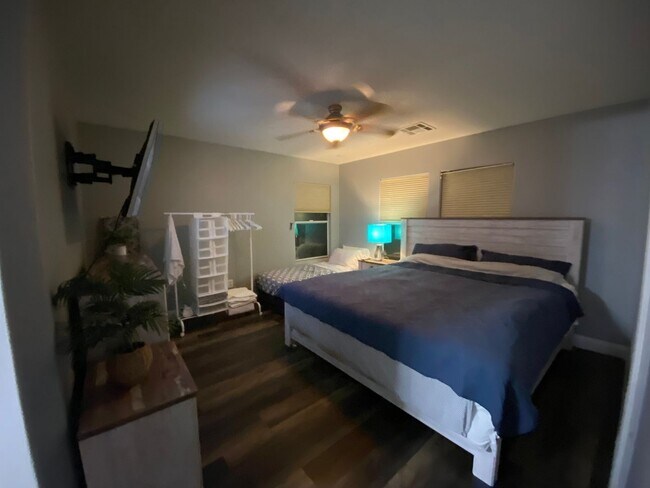 Building Photo - 3 Bedroom Single Family Home in Las Vegas