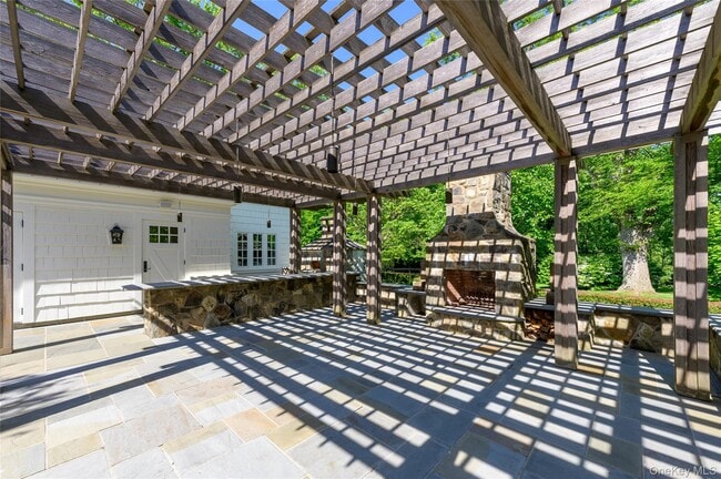 Building Photo - 270 Guard Hill Rd