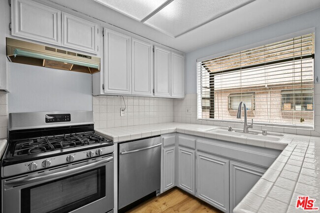 Building Photo - 7904 Topanga Canyon Blvd