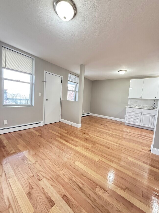 Building Photo - 67 Shawmut St