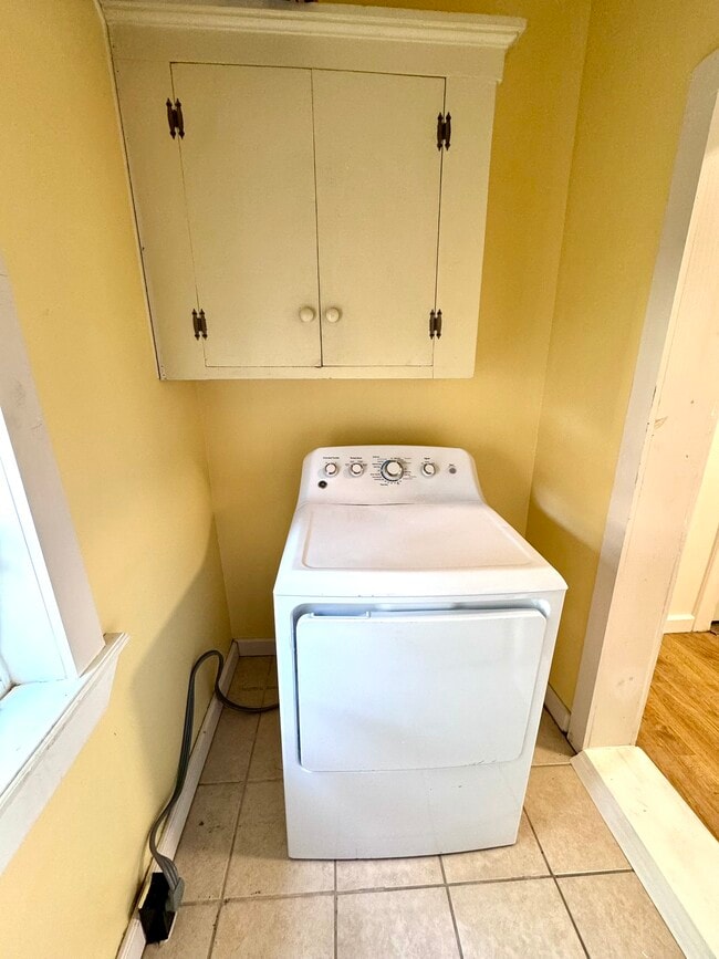 Building Photo - 311 N Division St