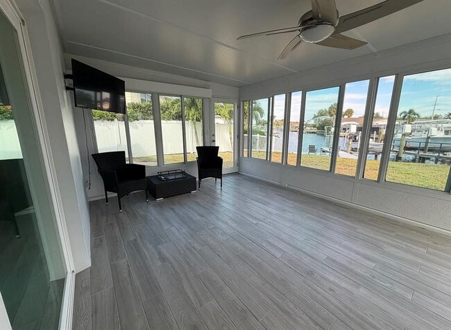 Building Photo - 1359 40th Ave NE