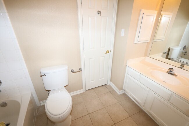 Building Photo - 6011 Hawkes Bay Ct