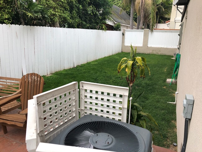 shared backyard - 2118 Ernest Ave