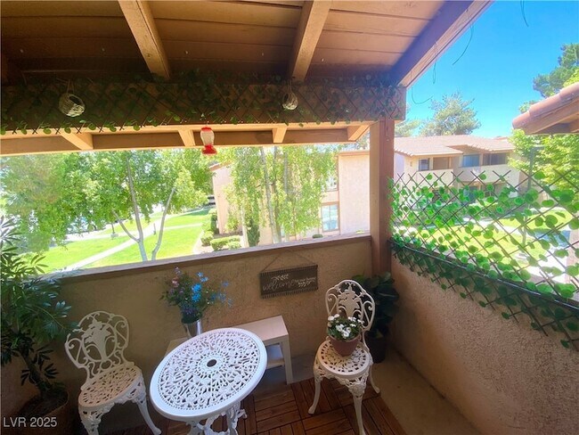 Building Photo - 1515 E Reno Ave