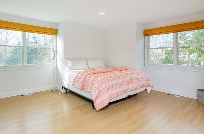 Building Photo - 15 S Hill St