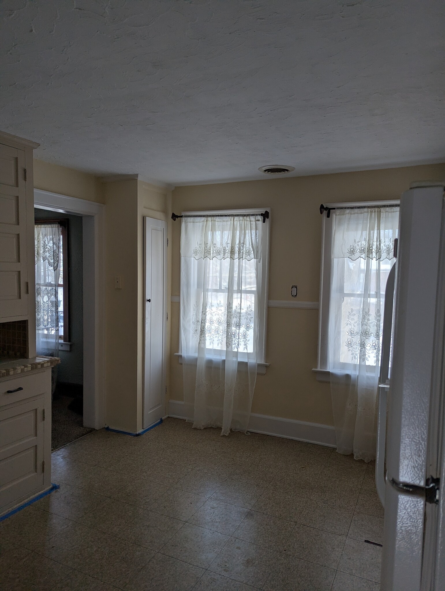 Kitchen - 663 W 7th St