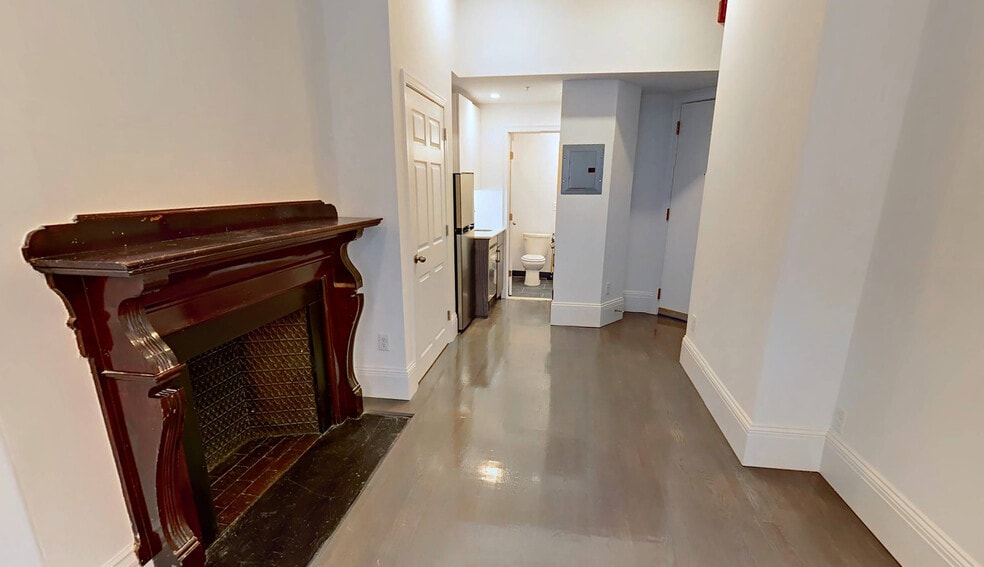 Primary Photo - 275 Newbury St