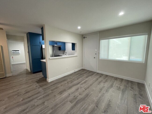 Primary Photo - 27 Anchorage St