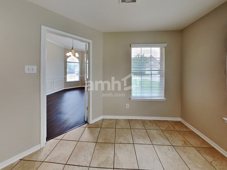 Building Photo - 439 Pinewood Ridge Dr