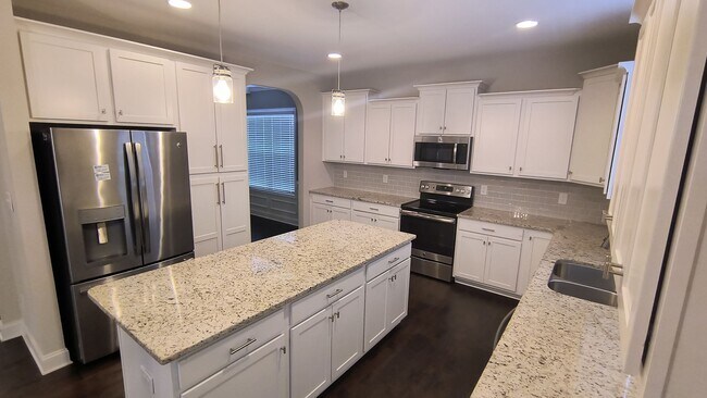 Building Photo - Home Sweet Home