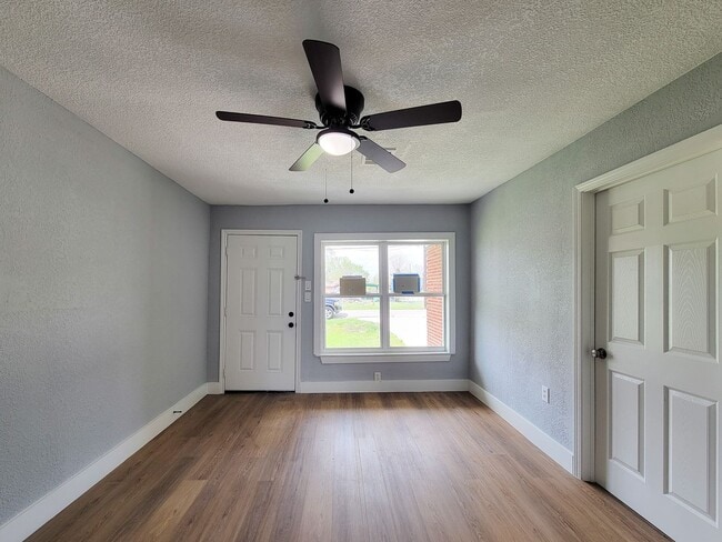 Building Photo - This beautifully updated 4-bedroom home is just under two miles from Highway 288 and Loop 610, ma...