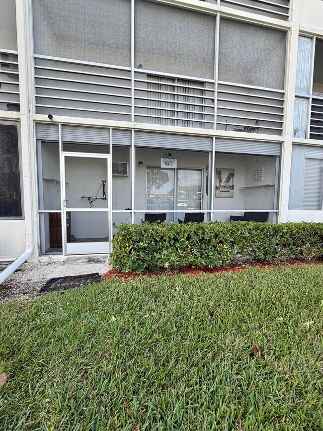 Building Photo - 132 Preston Way