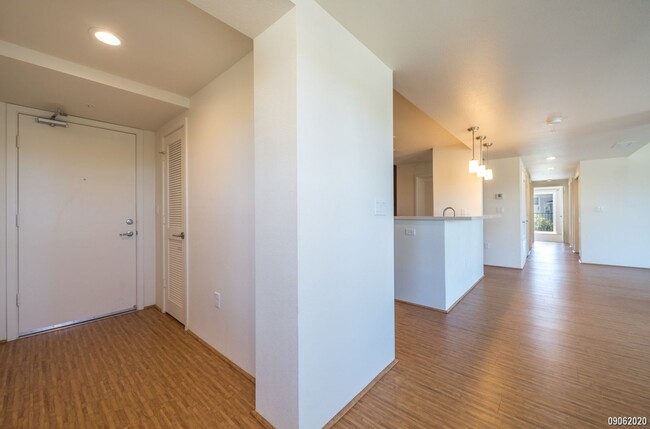 Building Photo - Ka Malanai 3-bedroom 2-bath Corner Unit in...