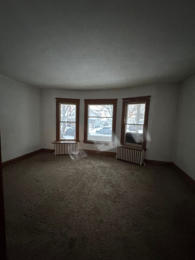 Building Photo - 1358 Deane Blvd