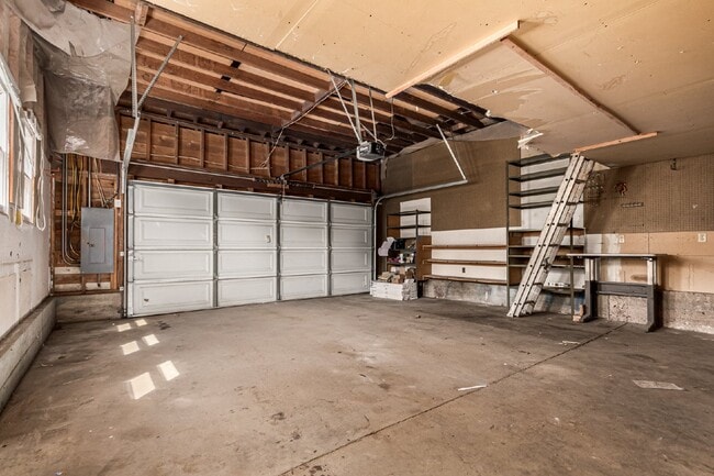 Building Photo - Lovely three bed / one bath home for rent