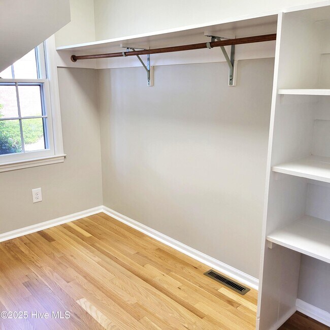 Building Photo - 62 Pine Ridge Dr