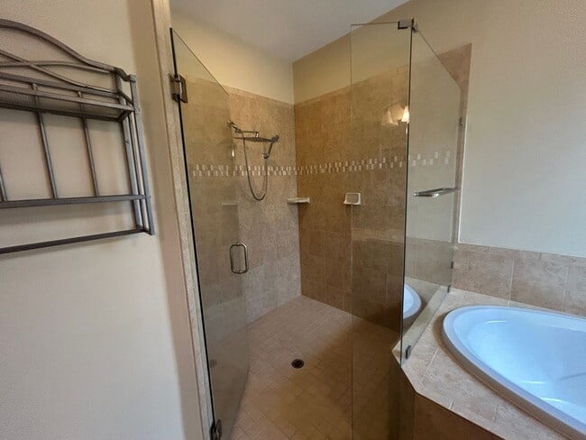 Building Photo - 2475 Ashbury Cir