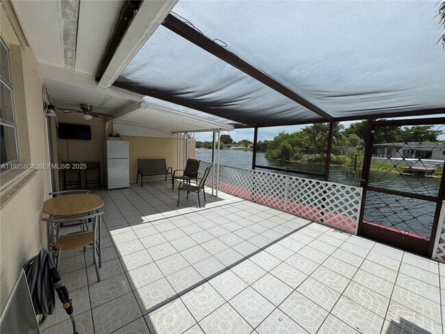 Building Photo - 13846 Kendale Lakes Dr