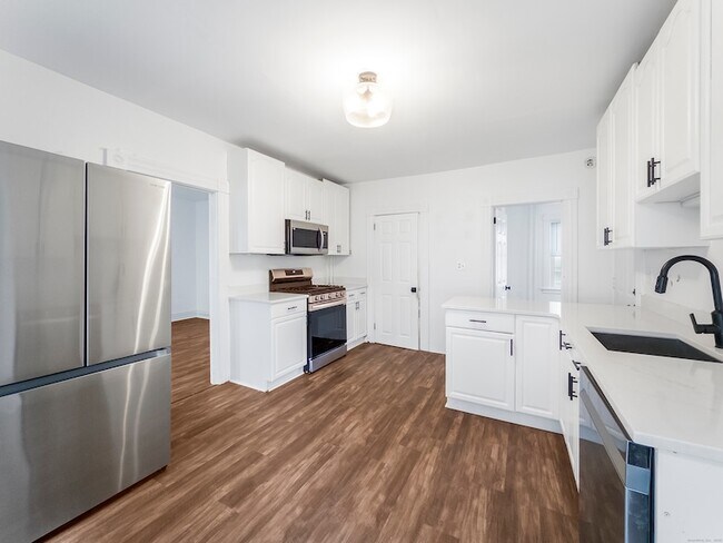 Building Photo - 634 High St