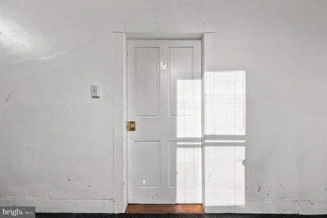 Building Photo - 1245 W Washington St