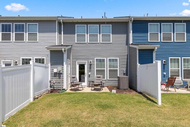 Building Photo - 127 Shallons Dr