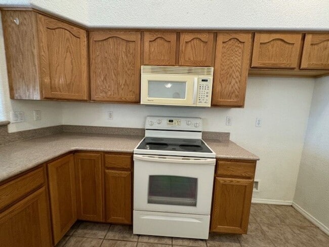 Building Photo - 3 Bedroom 2Ba with Side RV Space & fenced yard