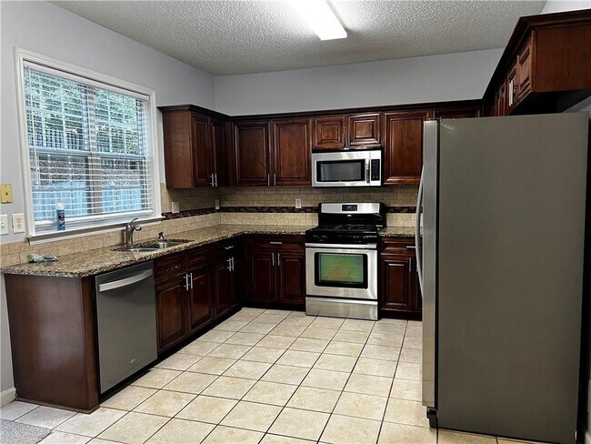 Building Photo - 655 Alstonefield Dr
