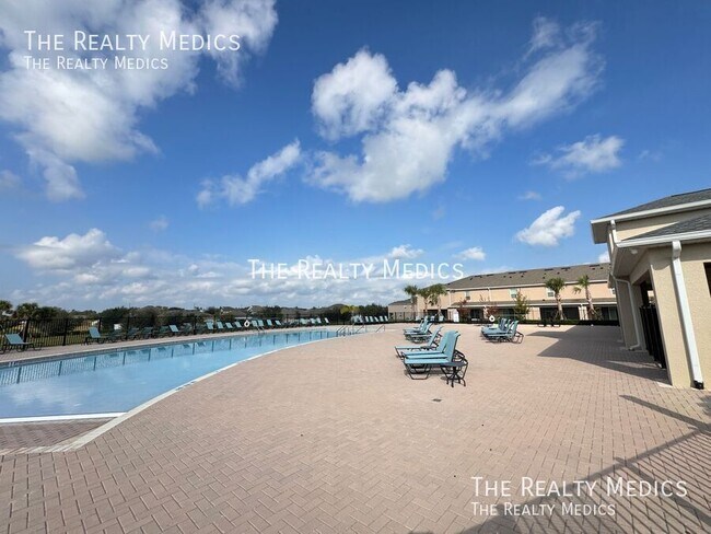 Building Photo - 2331 Gifford Dr