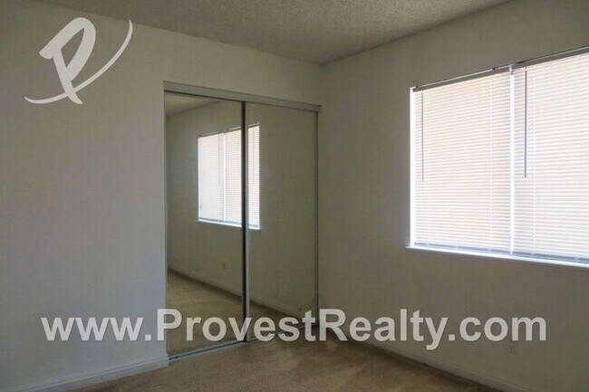 Building Photo - 3 Bed, 2 Bath Silver Lakes Home!!!