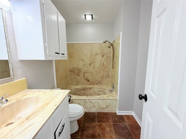 Building Photo - 20729 Canterbury Ln