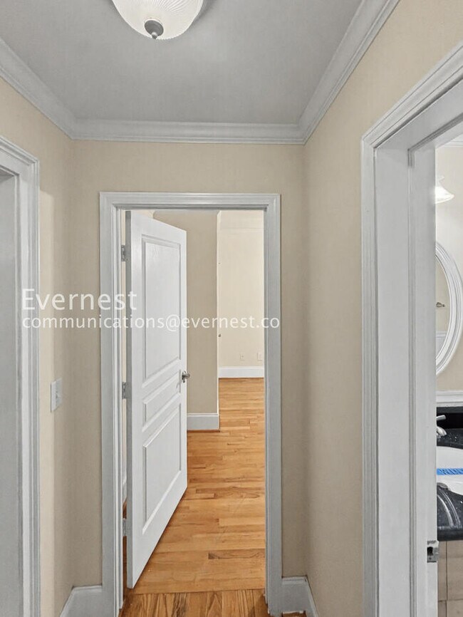 Building Photo - 3 Bed/2 Bath House/ Available Now!