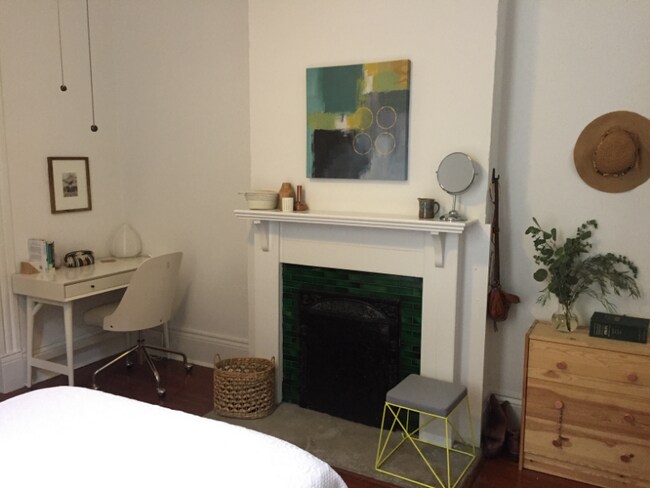 Building Photo - 4830 Chestnut St