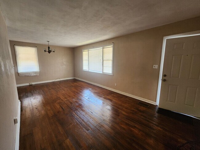 Building Photo - 3 Bedroom 1 Bath home in Midtown Columbus