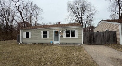 Building Photo - 5700 E 10th Ave