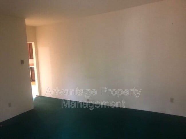 Building Photo - 522 SW Calapooia St