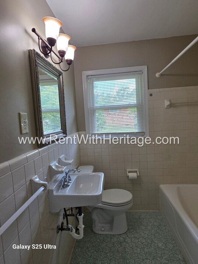 Building Photo - WOW!!! GORGEOUS RANCH WITH MANY UPGRADES / GREAT LOCATION/ PRIVATE YARD
