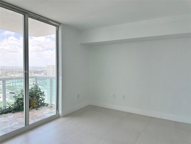 Building Photo - 1800 N Bayshore Dr