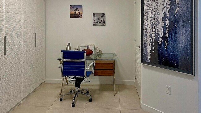 Building Photo - 401 N Birch Rd