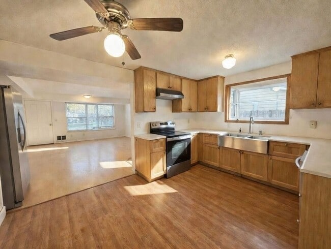 Building Photo - Charming 3 Bedroom Aloha Outdoor Oasis with Two Car Garage